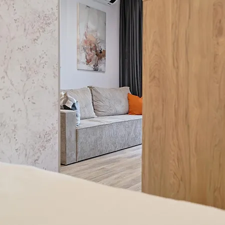 Pulse, In The Center Of Events *