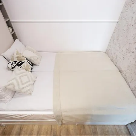 Pulse, In The Center Of Events