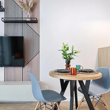 Pulse, In The Center Of Events