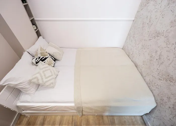 Pulse, In The Center Of Events